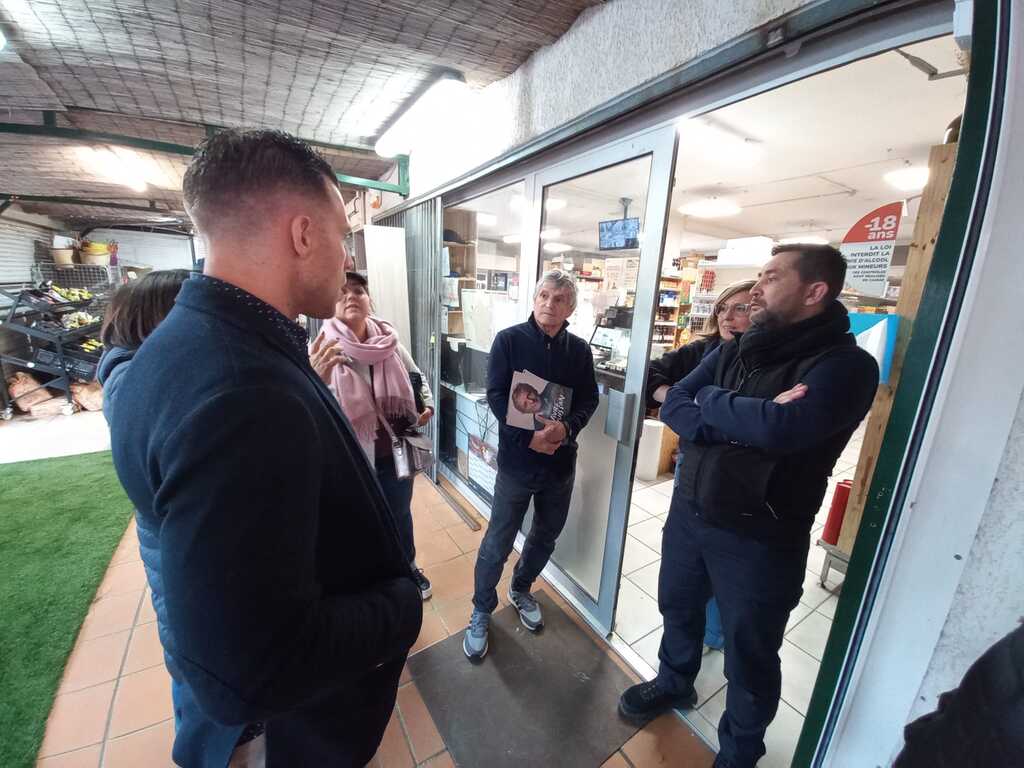 Dialogue de proximité - Didier Codorniou échange au Vival